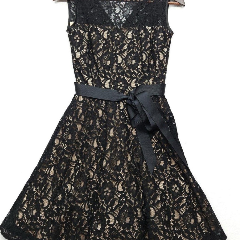 Betsy & Adam Black Lace Dress Size 4‎